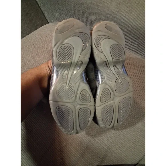 Nike Shoes Women's 6.5 Youth 5Y Foam Posite Black Basketball Sneakers FN7143-001 - Picture 7 of 8